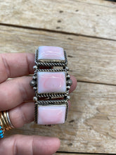 3 stones Pink Conch shell bracelet