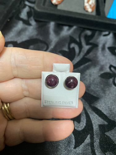 Purple spiny oyster Tiny stud earrings