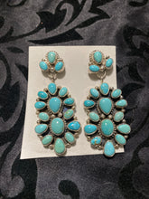 Beautiful Kingman turquoise dangle earrings earrings!