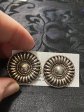 Thomas Charlie round, rib, Post, Sterling silver earrings ￼