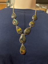 The blackjack turquoise necklace with eight magnificent stones in the shape of a teardrop