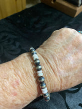 Super cute stretch, Navajo, pearls and pink conch shell beads bangle