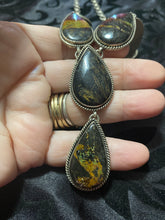 The blackjack turquoise necklace with eight magnificent stones in the shape of a teardrop