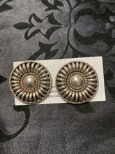 Thomas Charlie round, rib, Post, Sterling silver earrings ￼