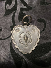 Oxidized charm //heart shape