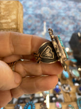 The perfect Triangle adjustable ring