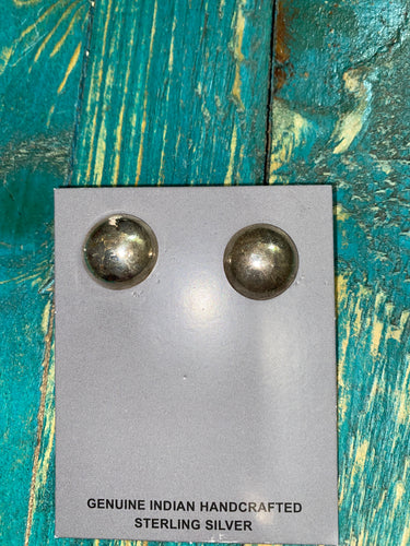 Flat shiny pearl stud earrings