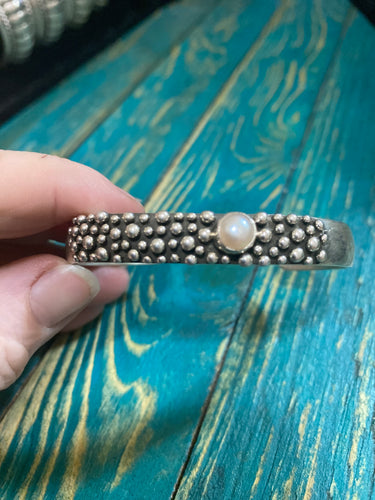 Single pearl bracelet