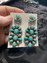 Beautiful Kingman turquoise dangle earrings earrings!