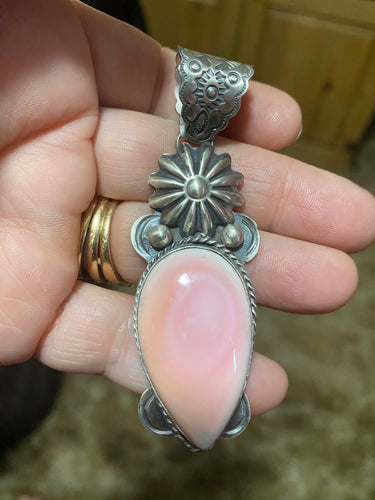 Pink Conch bloom pendant