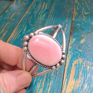 Pink Conch Single Stone Bracelet