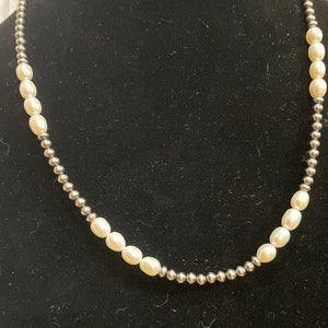 Fresh water and Navajo pearl necklace 20 inch 4 consecutive pearls