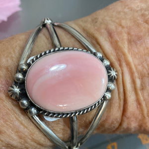 Pink Conch Single Stone Bracelet