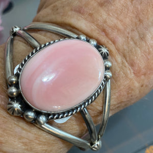 Pink Conch Single Stone Bracelet