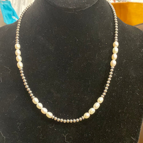 Fresh water and Navajo pearl necklace 20 inch 4 consecutive pearls