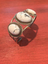 3 stones howlite bracelet
