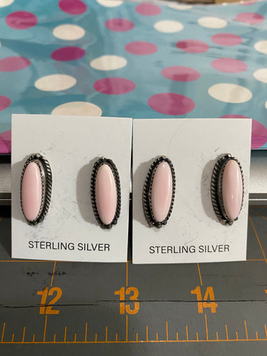 Conch pink long oval earrings
