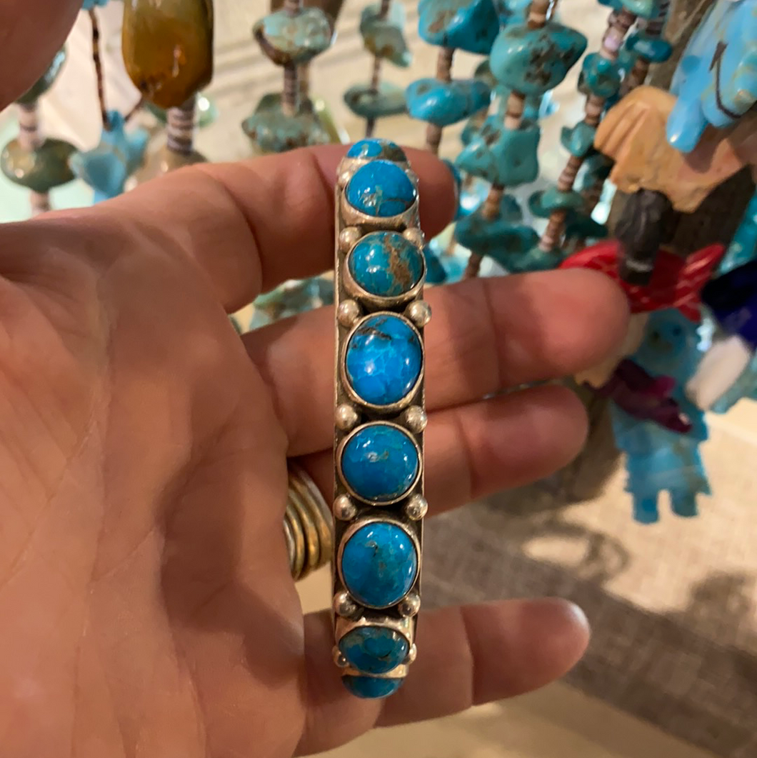Circle/oval shaped Kingman Turquoise bracelet