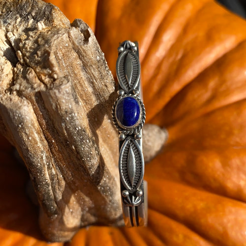 Dainty lapis bracelet