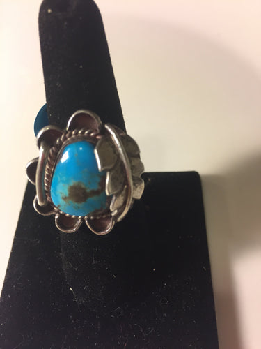 Vintage leaf shaped designed ring