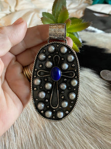 The freshwater pearls and lapis queen pendant