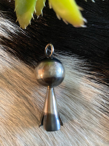 “Simple Squash Bloom” pendant