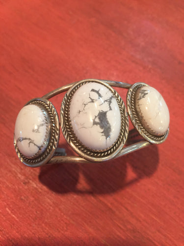 3 stones howlite bracelet