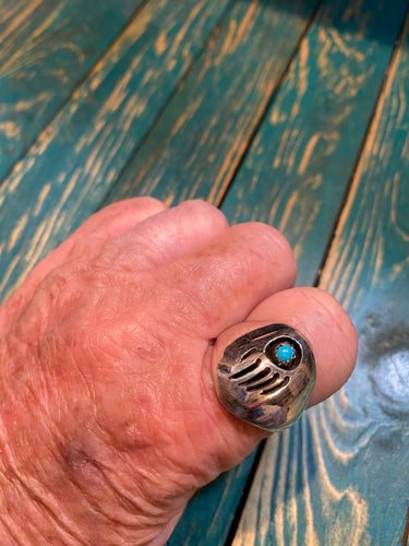 Bear claw ring